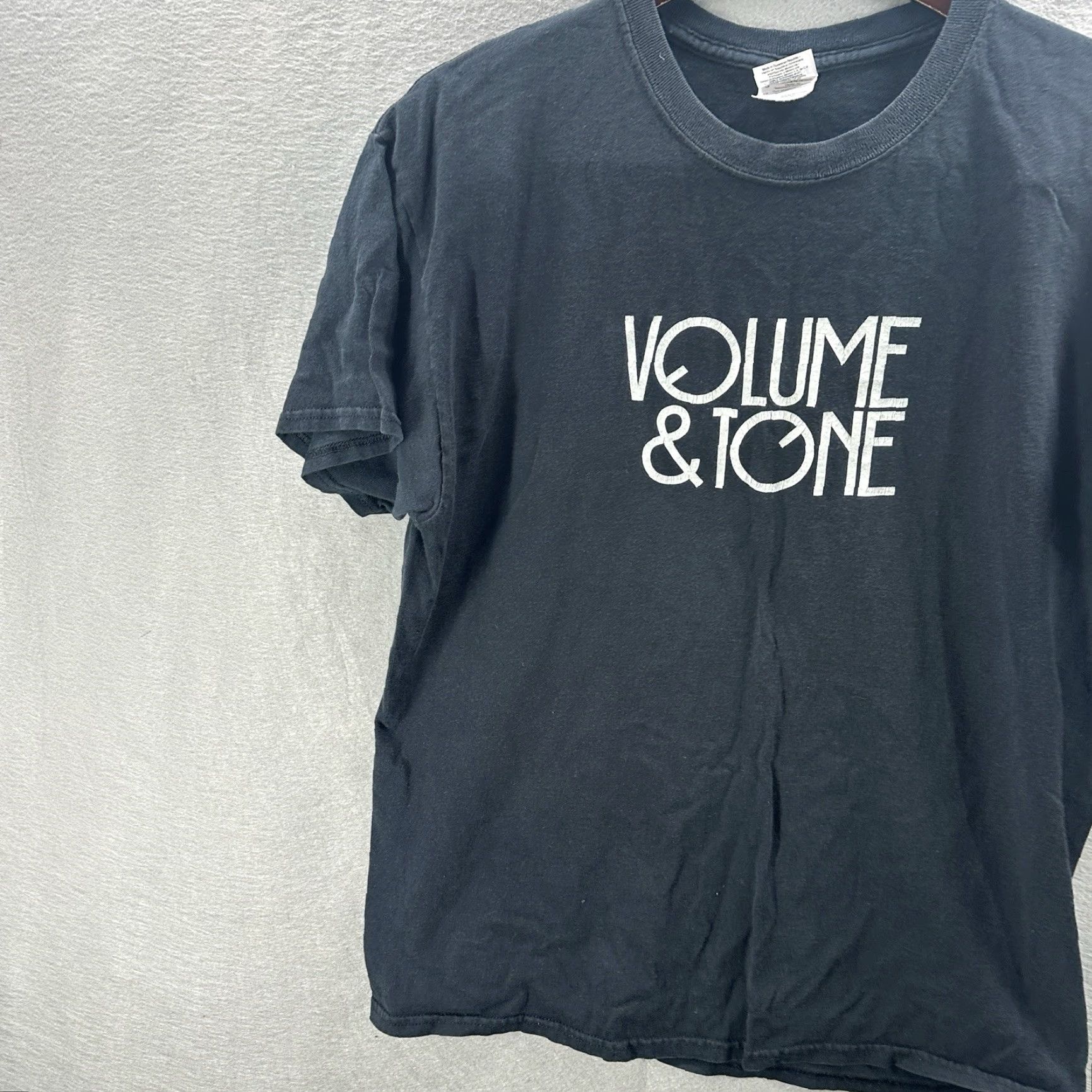 Vintage VINTAGE Volume and Tone Shirt Mens L Black Audio Speakers Audiophile Collector y2k Shirt Mens L Black Audio Speakers Audiophile Collector Size US L / EU 52-54 / 3 - 3 Thumbnail