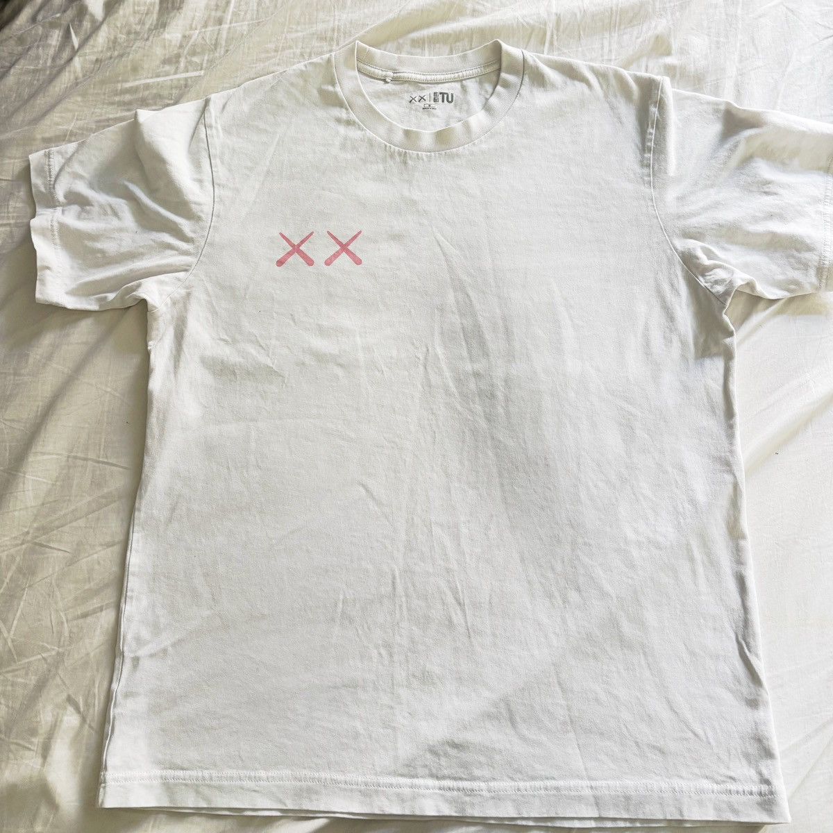 Kaws × Uniqlo KAWS x UNIQLO 2023 Tee SIZE M Size US M / EU 48-50 / 2 - 1 Thumbnail