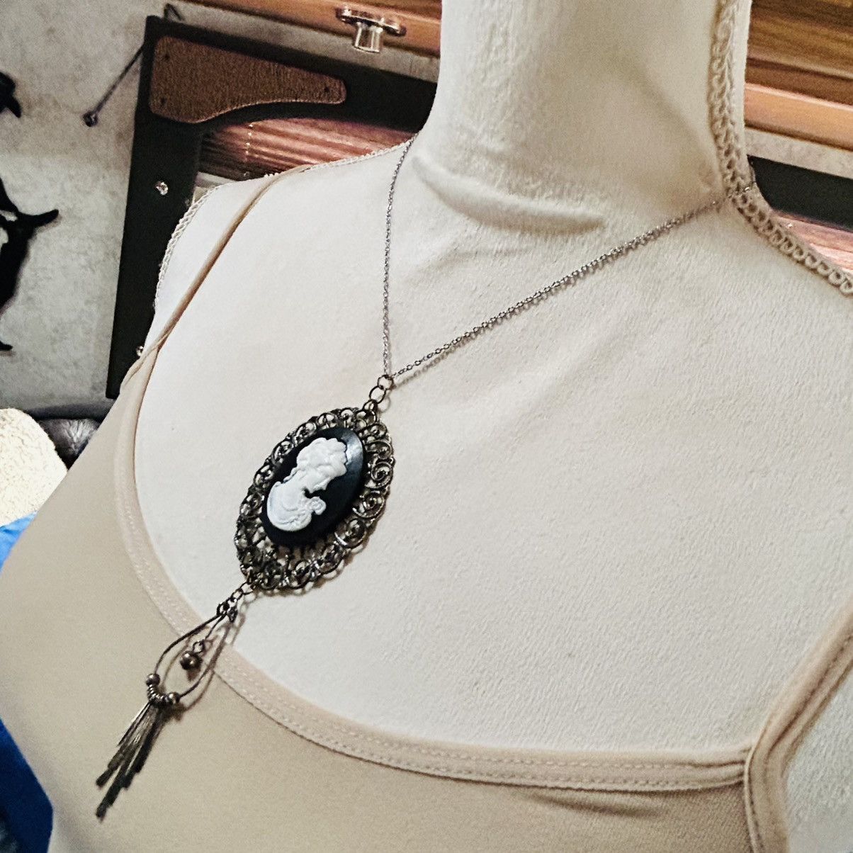 Handmade Handcrafted black and white Victorian lady cameo necklace Size ONE SIZE - 3 Thumbnail