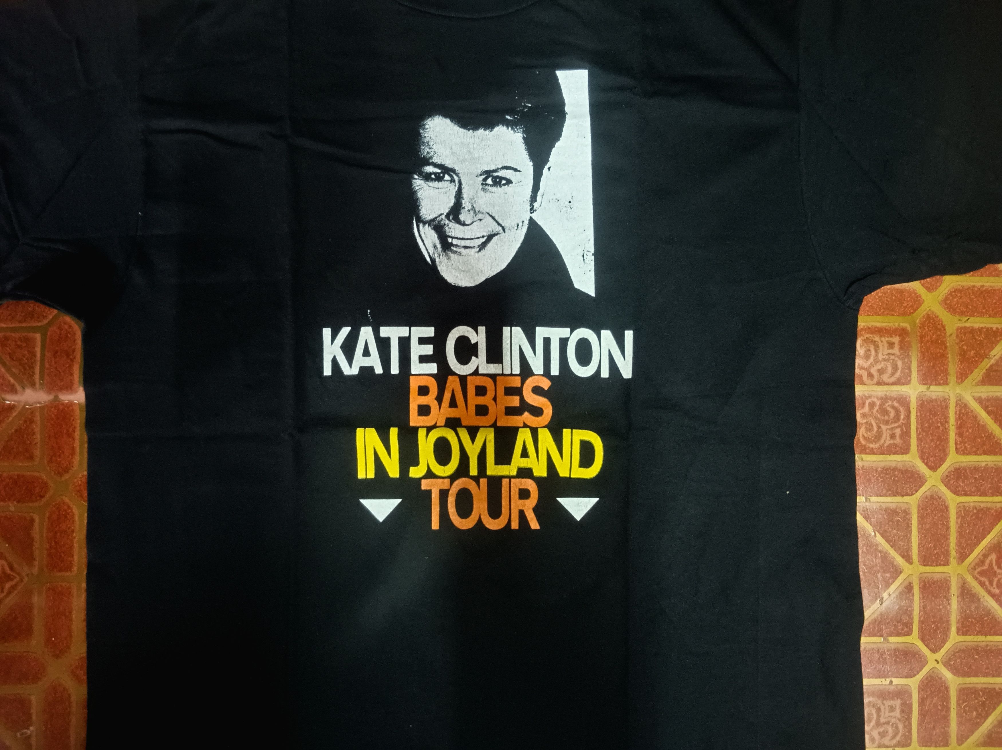 Band Tees × Vintage Kate Clinton Vintage - Babes in Hoyland Tour 1991 Size US XL / EU 56 / 4 - 2 Thumbnail