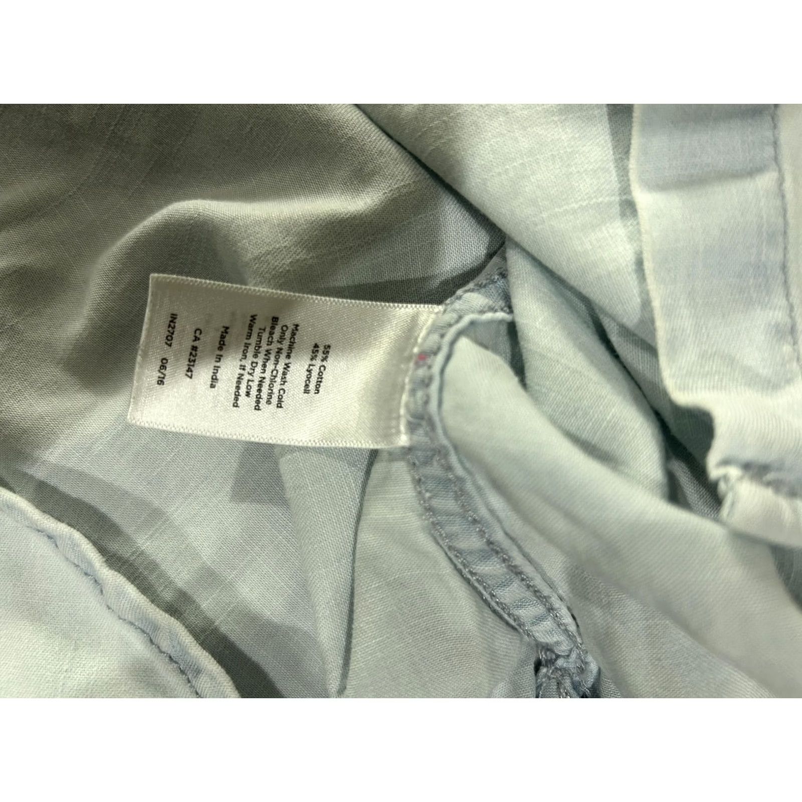 Talbots Talbots Shirt Womens Petite Medium Light Blue Button Front Roll Tab Sleeve Collared Casual Size M / US 6-8 / IT 42-44 - 5 Thumbnail