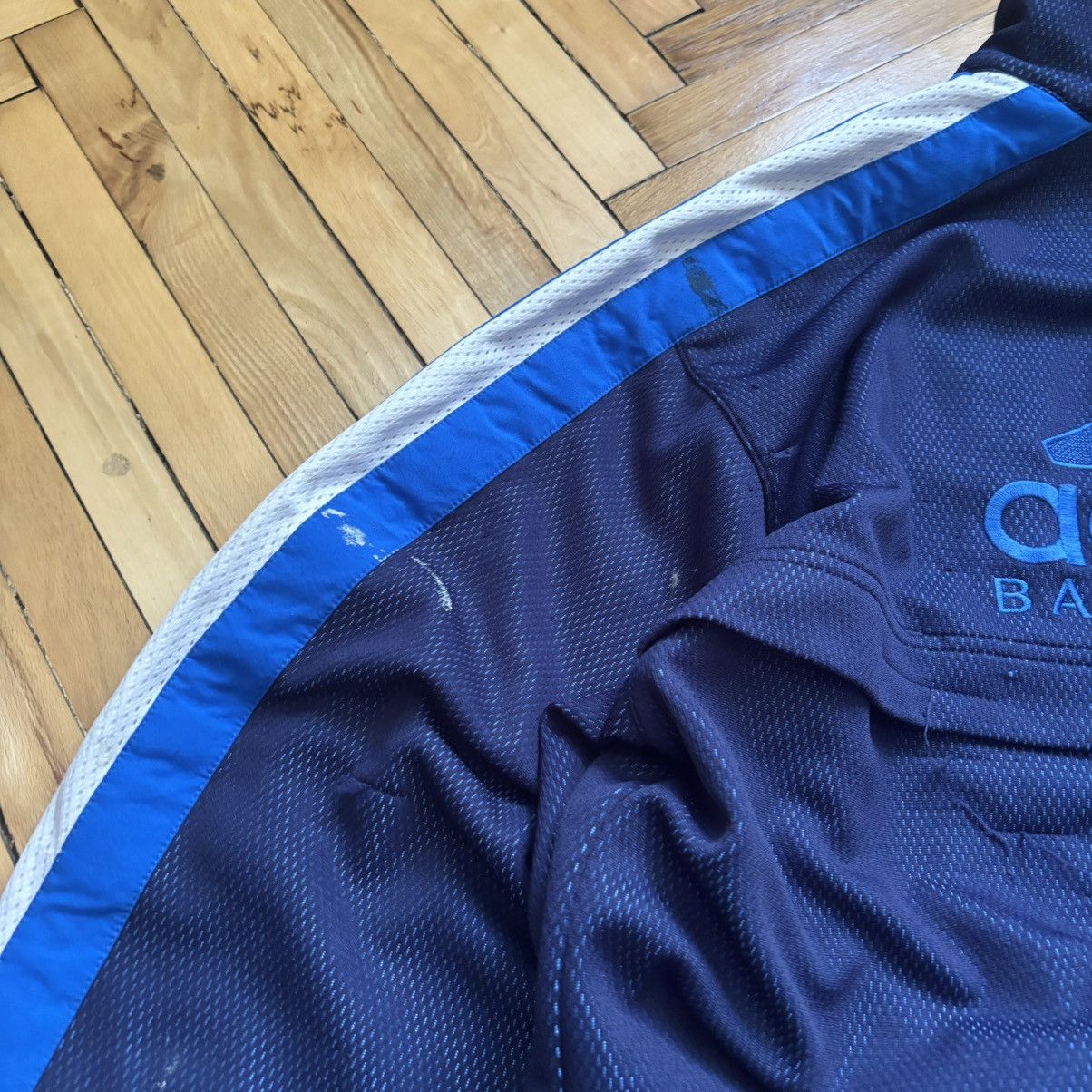 Vintage Vintage Avant-Garde Adidas Basketball Zip Jersey Size US S / EU 44-46 / 1 - 11 Thumbnail