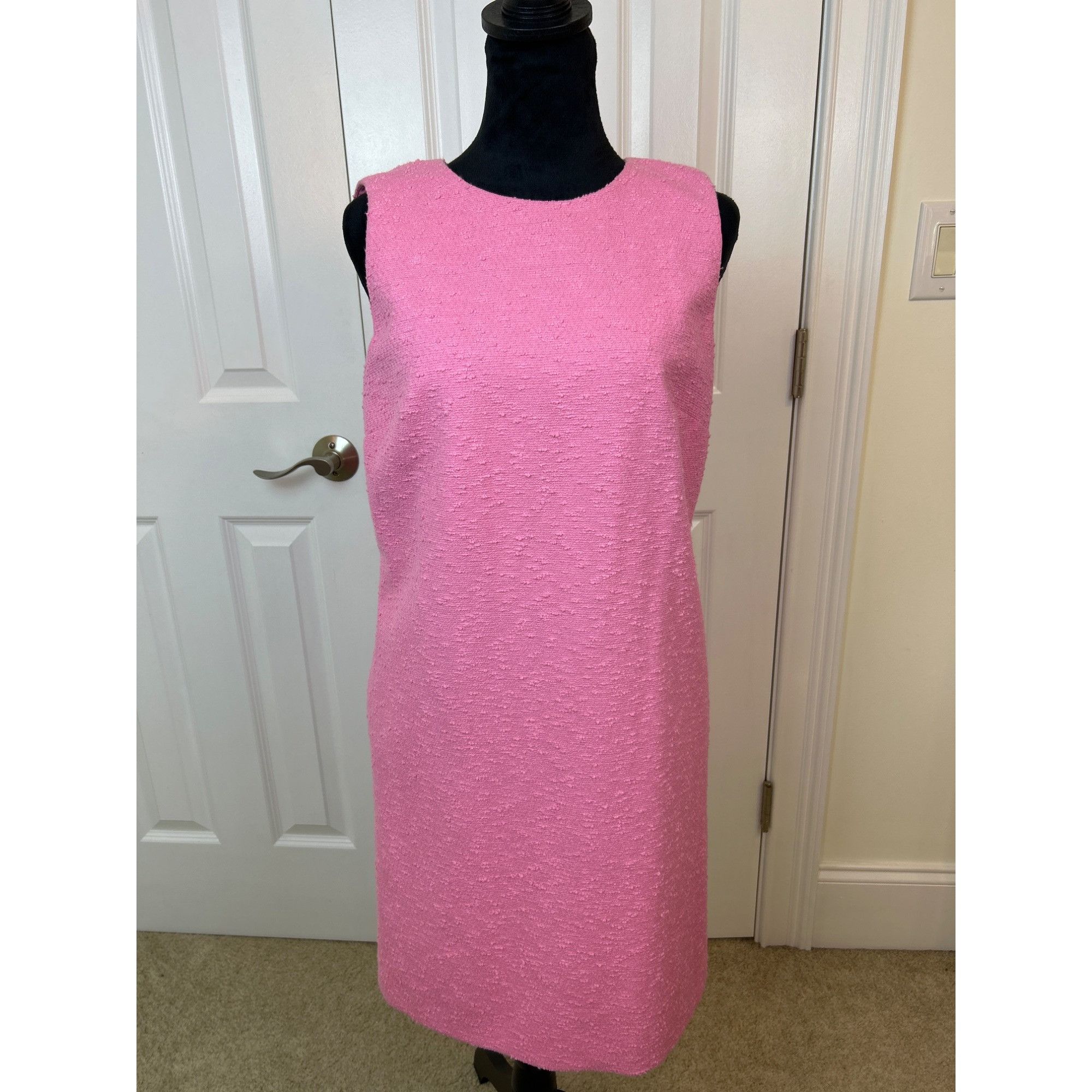 Carolina Herrera Carolina Herrera Boucle Sleeveless Shift Dress in Candy Pink Size S / US 4 / IT 40 - 4 Thumbnail