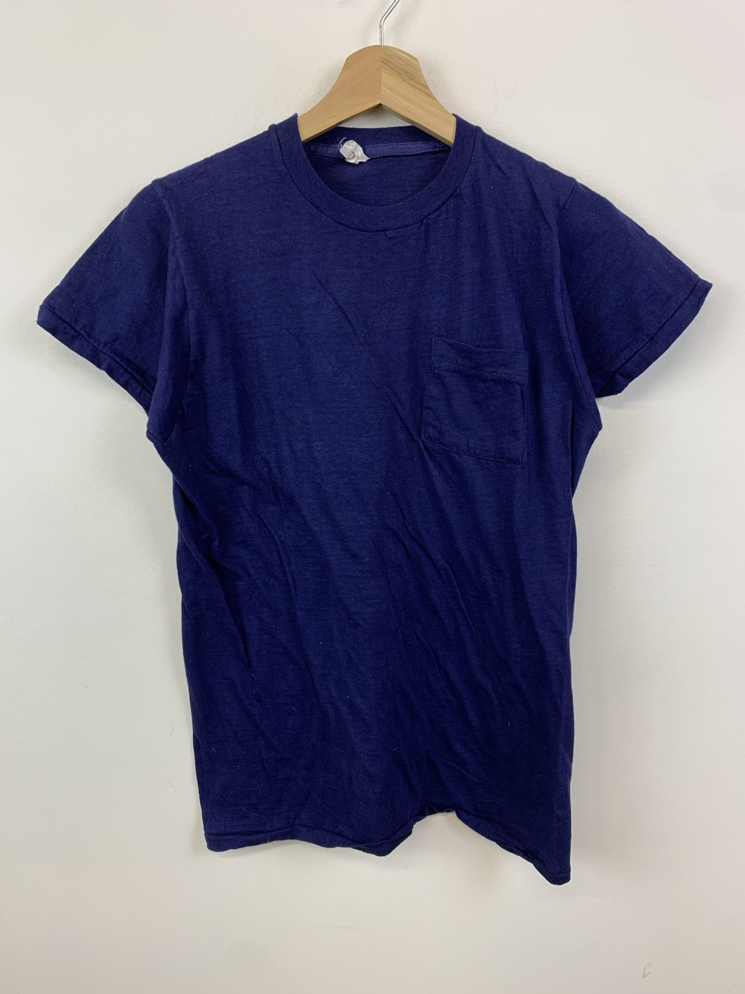 Vintage Vintage 1980s KMart Single Stitch Navy Pocket Tee Size L Size US L / EU 52-54 / 3 - 1 Thumbnail