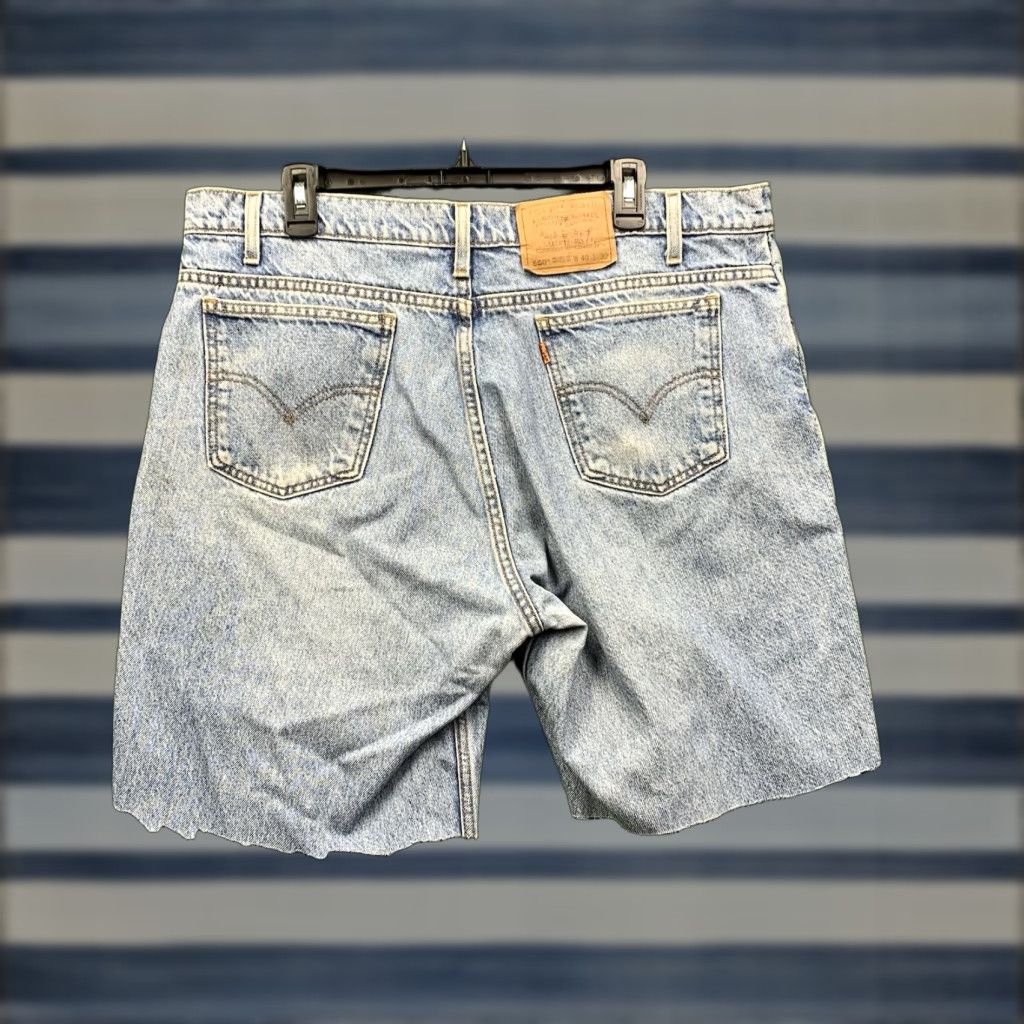 Levi's VINTAGE Levi's 550 Jean Shorts Mens 40 x8 Light Blue Denim Bermuda Relaxed Fit 90s Grunge Y2K Silver Tab Skate 5-Pocket Mens Baggy Size US 40 / EU 56 - 1 Thumbnail
