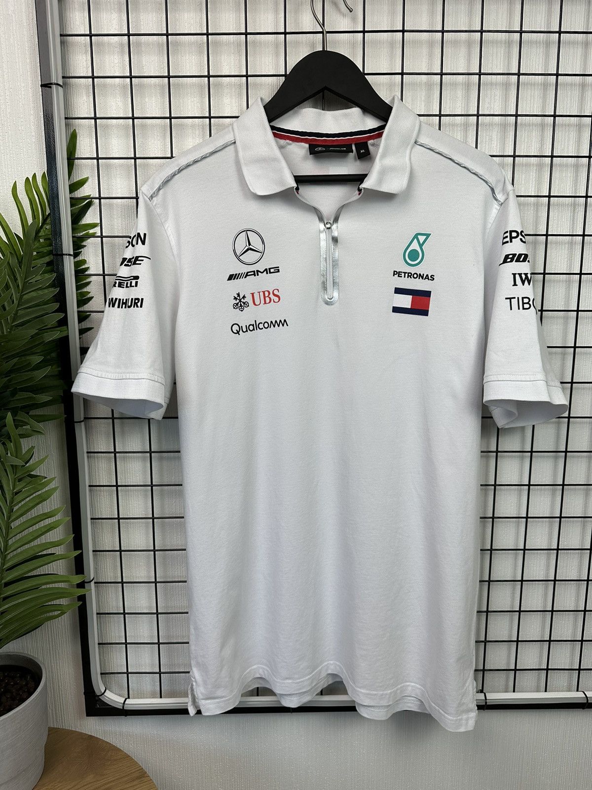 Formula 1 × Mercedes-Benz Mercedes AMG Benz Formula uno Petronas Men XL White T shitrt Size US XL / EU 56 / 4 - 1 Thumbnail