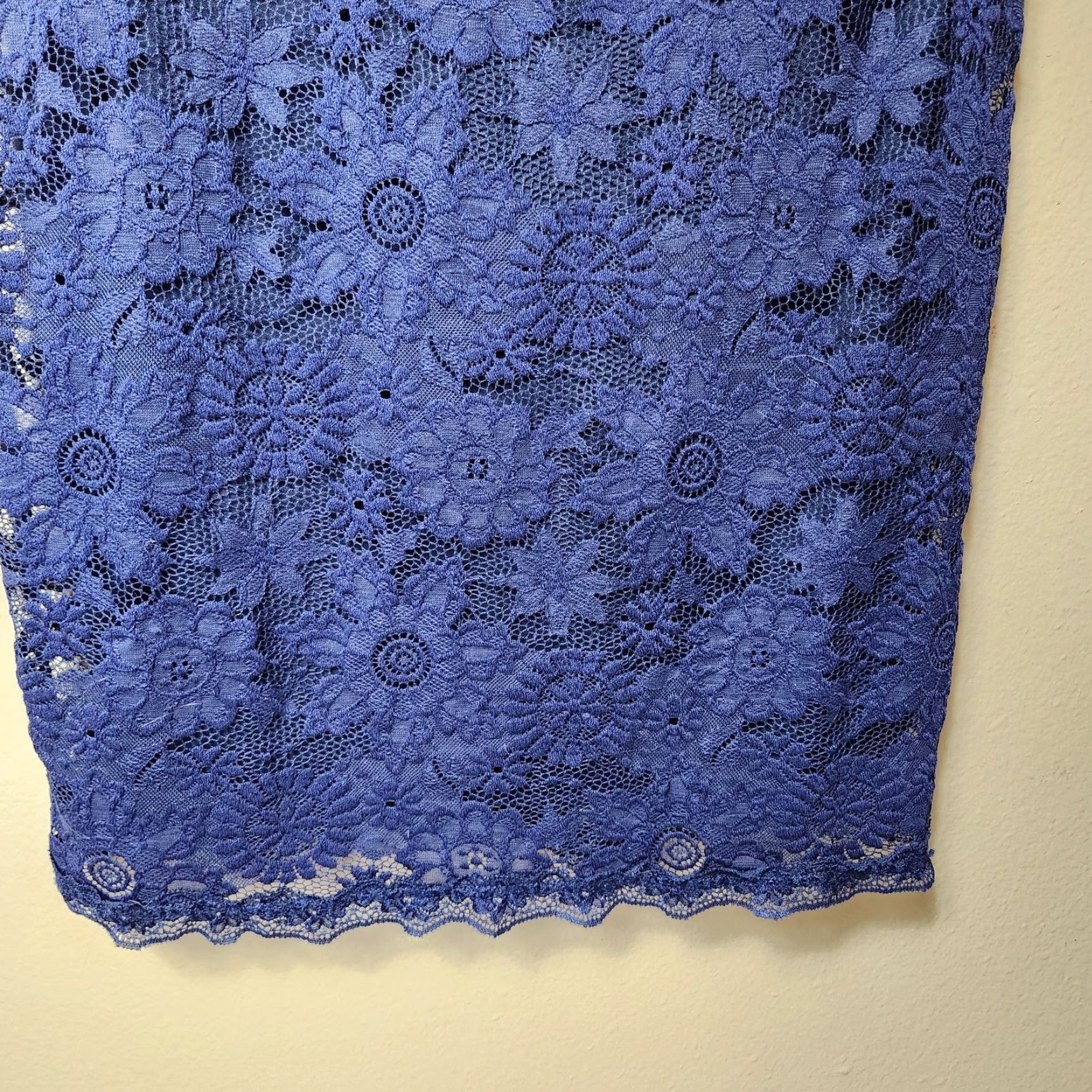 Vintage Stanzino Navy Lace Knee Length Sheath Dress |M| Women Sleeveless Boatneck Party Cocktail Wedding Guest Purple/Blue? Size M / US 6-8 / IT 42-44 - 4 Thumbnail