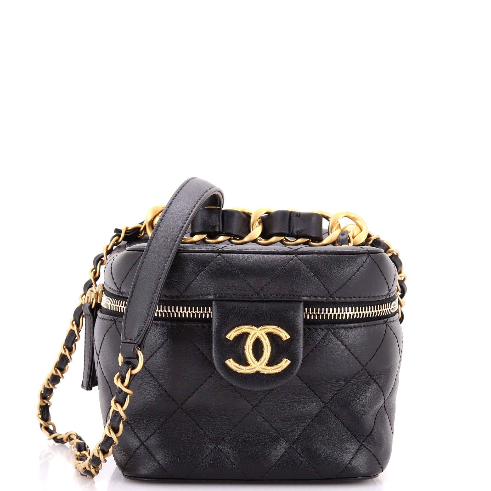 Chanel Chain Bar Vanity Case with Chain Size ONE SIZE - 1 Thumbnail