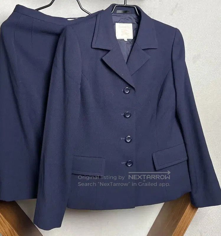 Burberry Burberry Women's Navy Wool Blazer and Skirt Set. Size XXS / US 00 / IT 34 - 3 Thumbnail