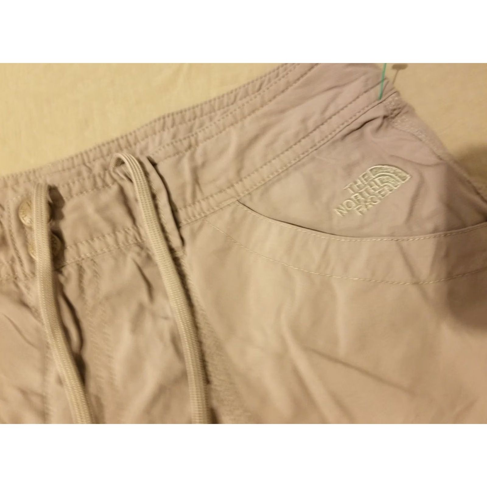 The North Face The North Face Cargo Shorts Womens 6 Beige Athletic Hiking Outdoor Shorts Size 28" / US 6 / IT 42 - 2 Thumbnail