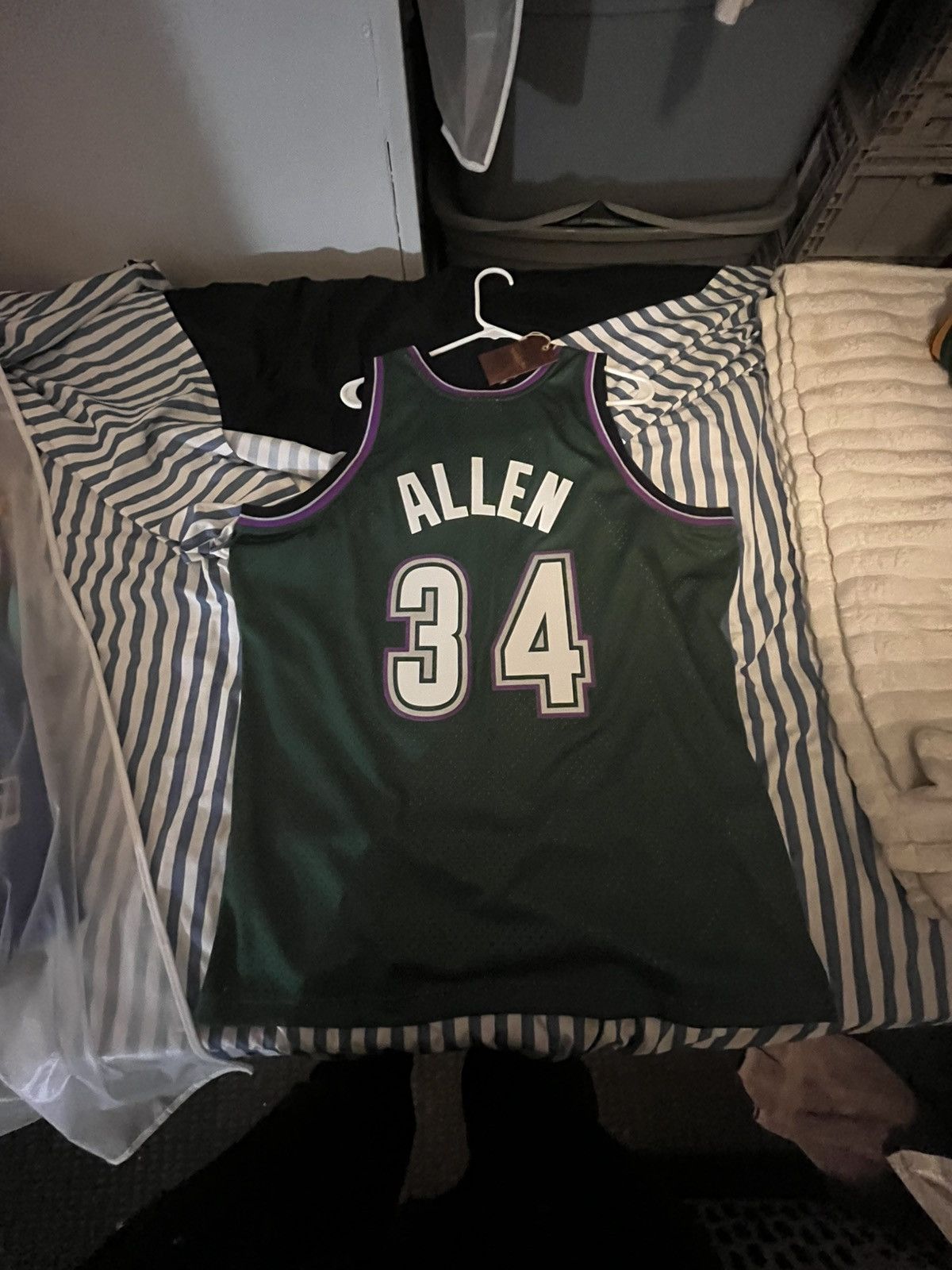 Mitchell & Ness Mitchell and Ness Hardwood Classics Ray Allen Bucks Jersey Size US XL / EU 56 / 4 - 2 Thumbnail