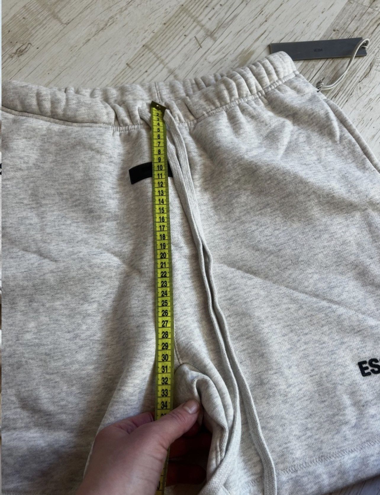 Essentials Fear of God Essentials Light Oatmeal Fleece Shorts Size M Size US 30 / EU 46 - 13 Thumbnail
