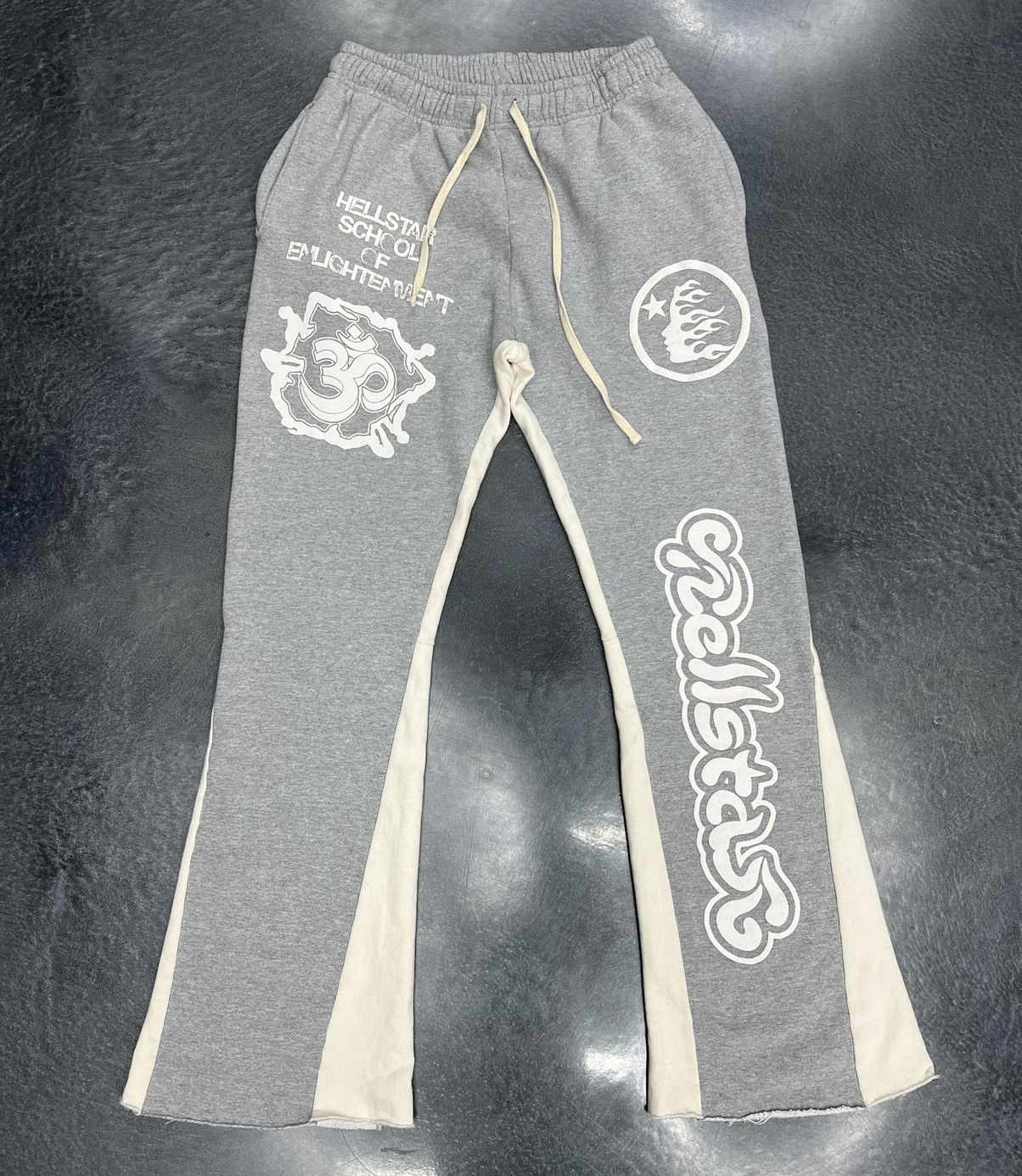 Hellstar Capsule 11 Flare フレアパンツ Hellstar Studios Racer Flare Sweatpants Black | Restock AR