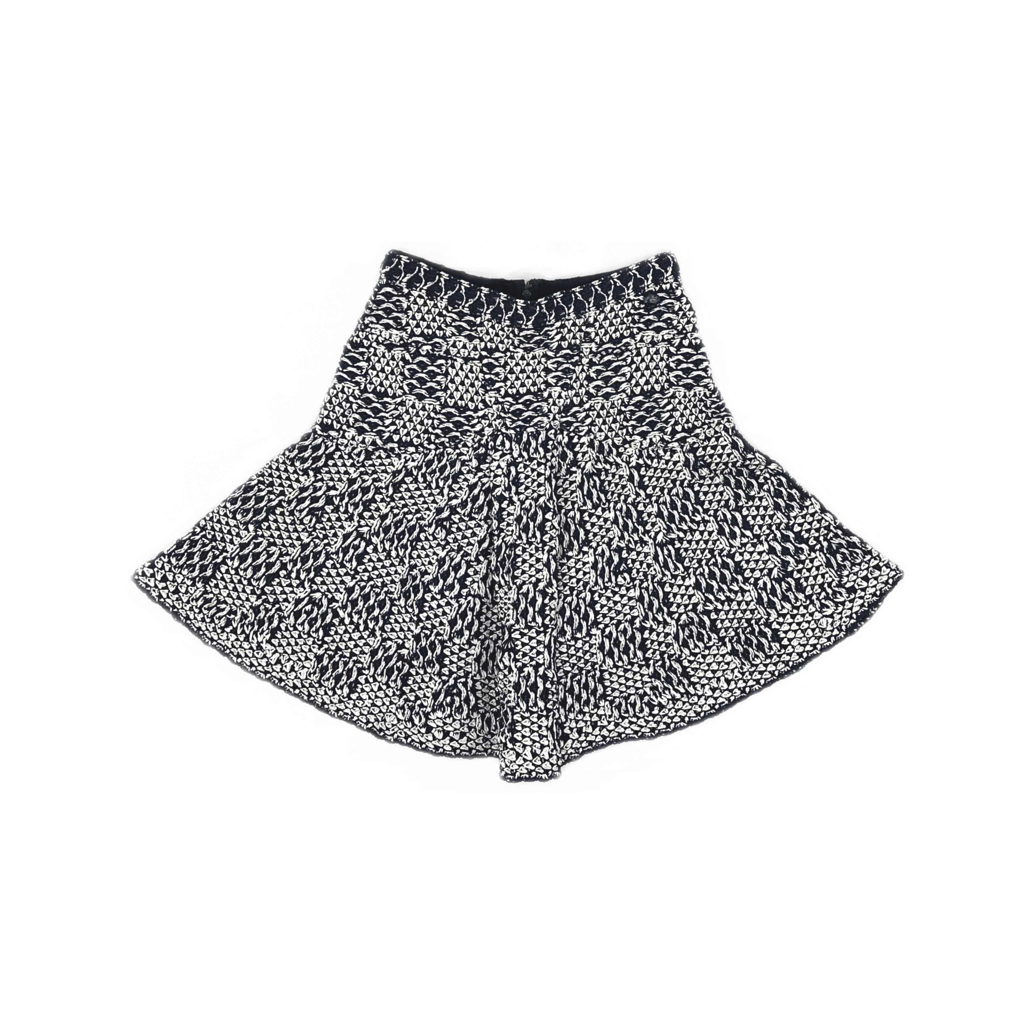 Chanel CHANEL Geometric Knit Mini Skirt Size 36 Size 26" / US 2 / IT 38 - 1 Thumbnail