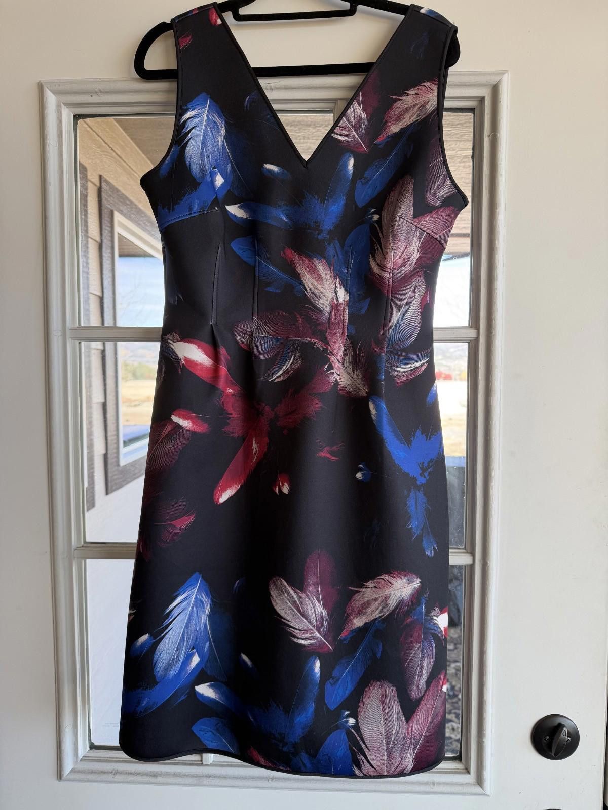 Other WHBM SCUBA Dress 6 Black Blue Red Feather Print Size M / US 6-8 / IT 42-44 - 1 Thumbnail