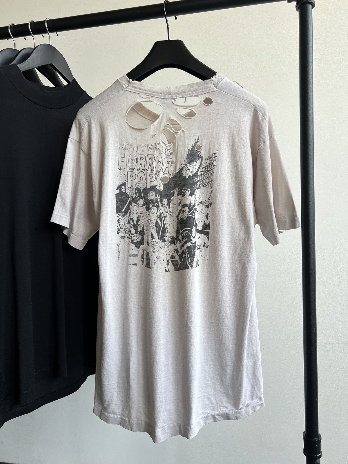 Vintage Vintage Thrashed Single Stitch 90s Amityville Horror Tee Size US L / EU 52-54 / 3 - 3 Thumbnail
