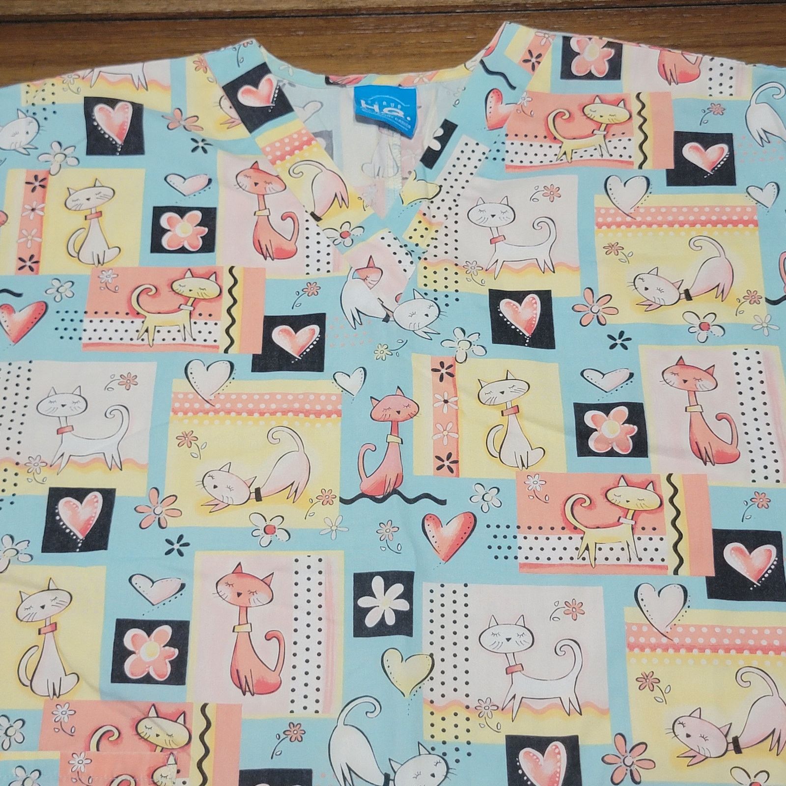 Other Cats & Hearts Scrub Top (High Quality Basic Scrubs) - Small Size S / US 4 / IT 40 - 2 Thumbnail