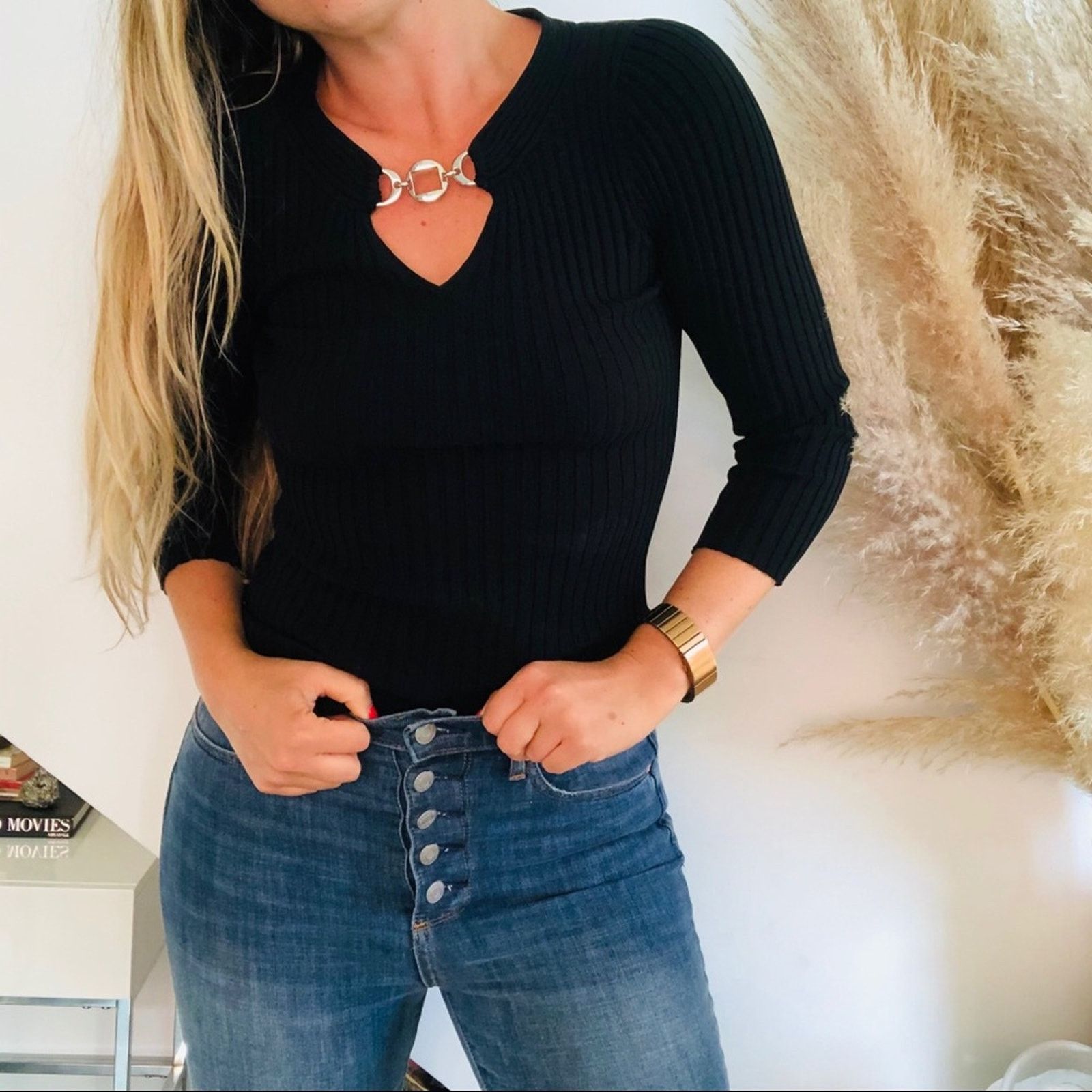 VINTAGE Black Fitted Ribbed Silver Keyhole Pullover Sweater