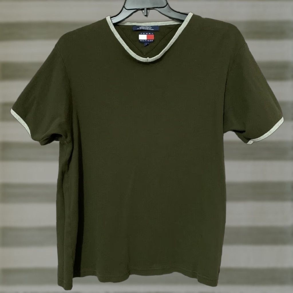 Tommy Hilfiger VINTAGE Tommy Hilfiger Men’s Green V-Neck T-Shirt Large Hunter 2000s Short Sleeve Mens Green Size US L / EU 52-54 / 3 - 1 Thumbnail