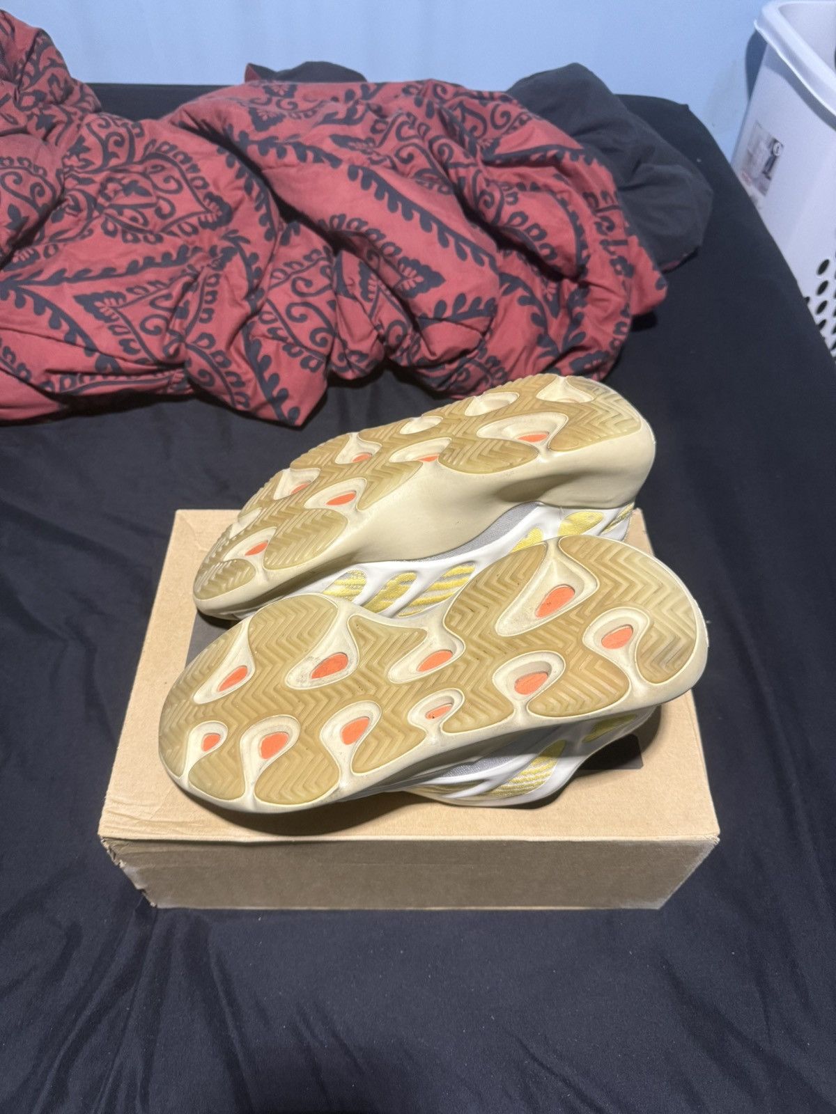 Yeezy yeezy 700 v3 safflower Size US 12.5 / EU 45-46 - 6 Thumbnail
