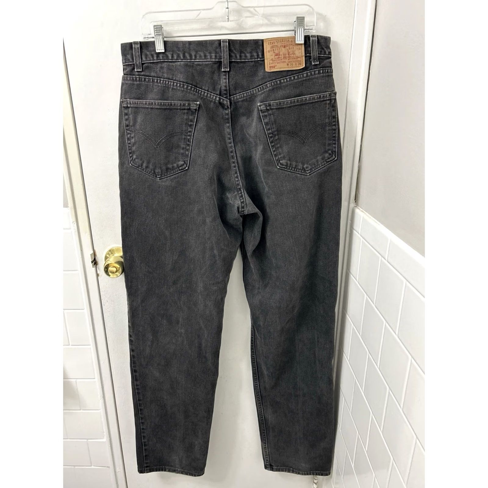 Levi's VINTAGE Levi's 550 Jeans Mens 34x34 Black Relaxed Fit Tapered Leg Denim 5-Pocket 34x34 Mens Size US 34 / EU 50 - 6 Thumbnail