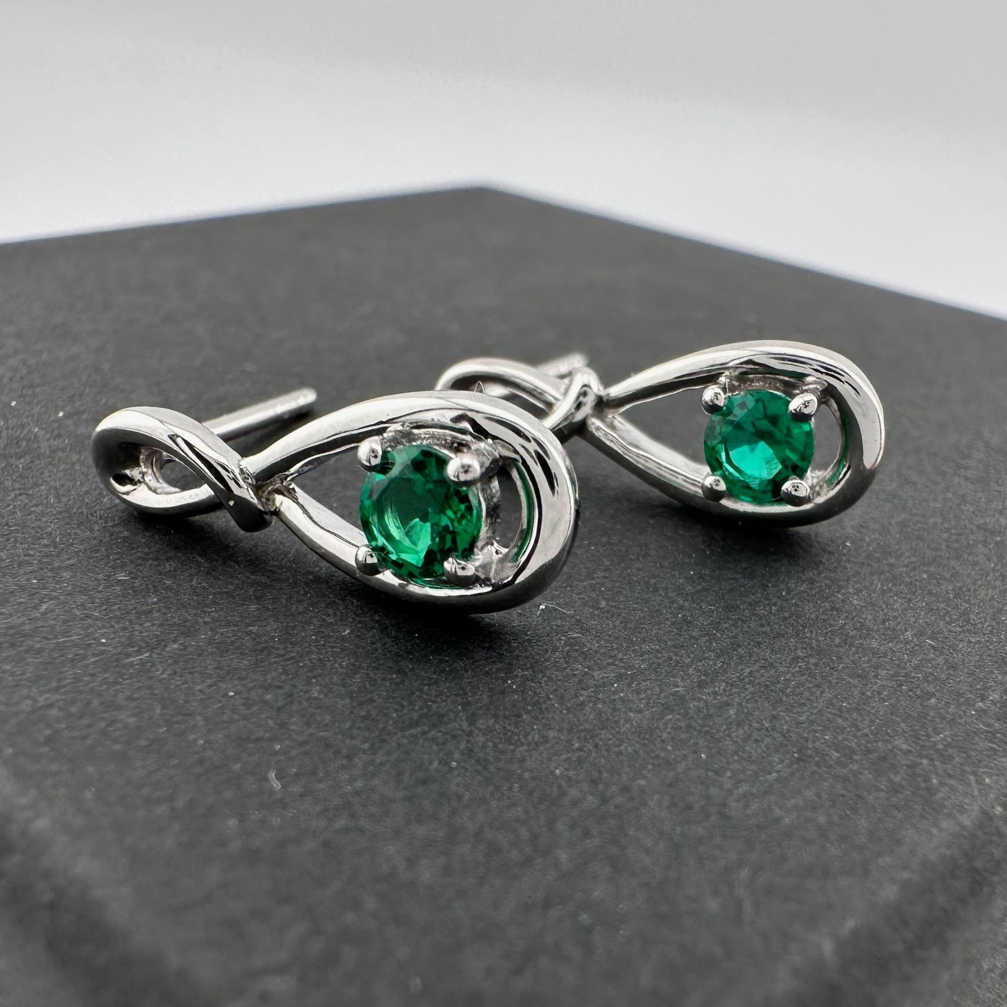 Other Beautiful Round Emerald Swoop Earrings in Sterling Silver Size ONE SIZE - 13 Thumbnail
