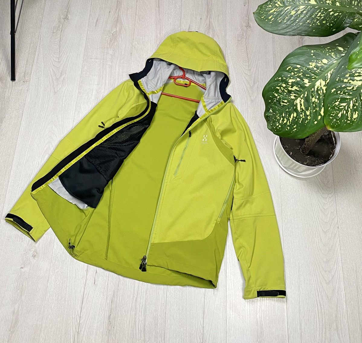 Haglofs HAGLOFS SCANDINAVIA AB WINDSTOPPER SIZE M Size US M / EU 48-50 / 2 - 11 Thumbnail