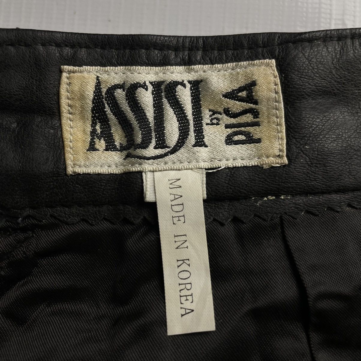 Genuine Leather BRAND NEW OLD STOCK COWHDE GENUINE LEATHER SHORTS Size 24" / US 00 / IT 34 - 20 Thumbnail