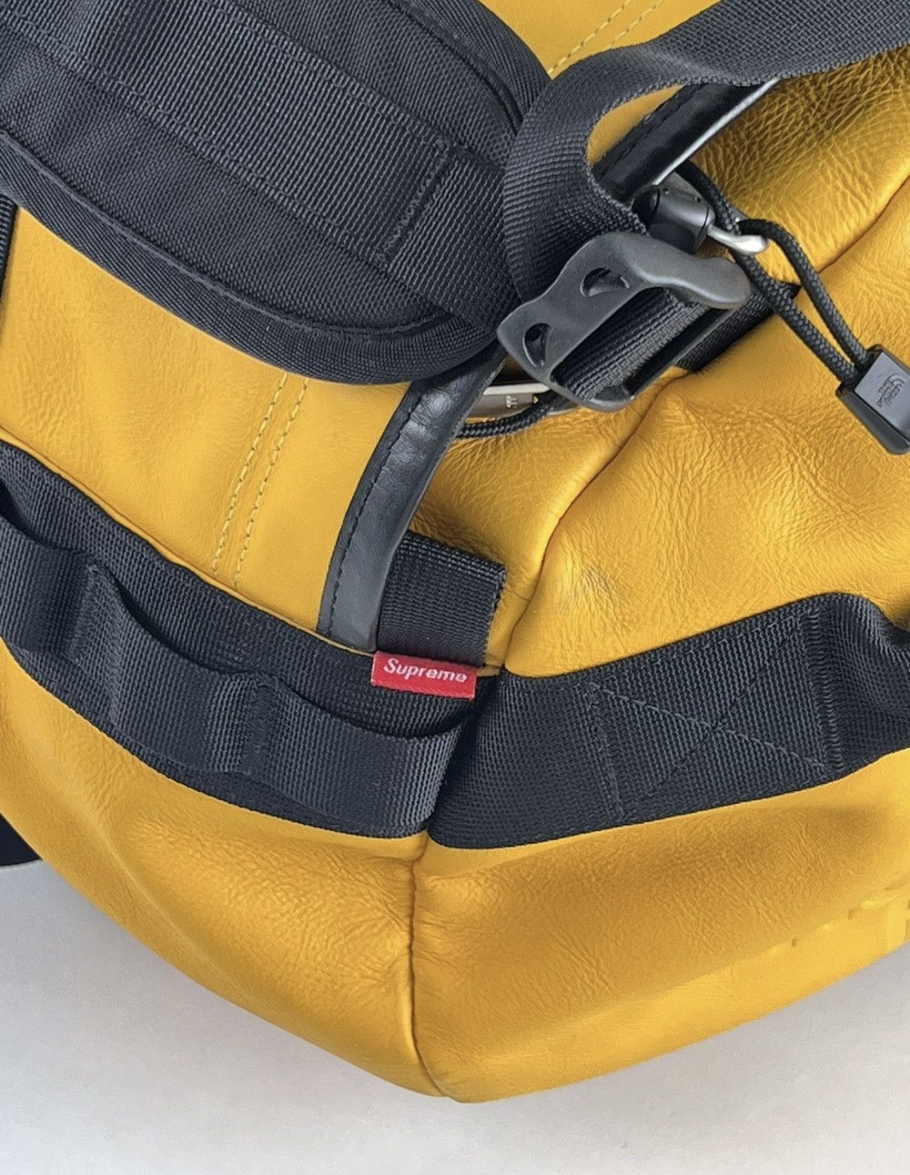 Supreme × The North Face FW17 Supreme North Face Leather Base Camp Duffle Bag Size ONE SIZE - 11 Thumbnail