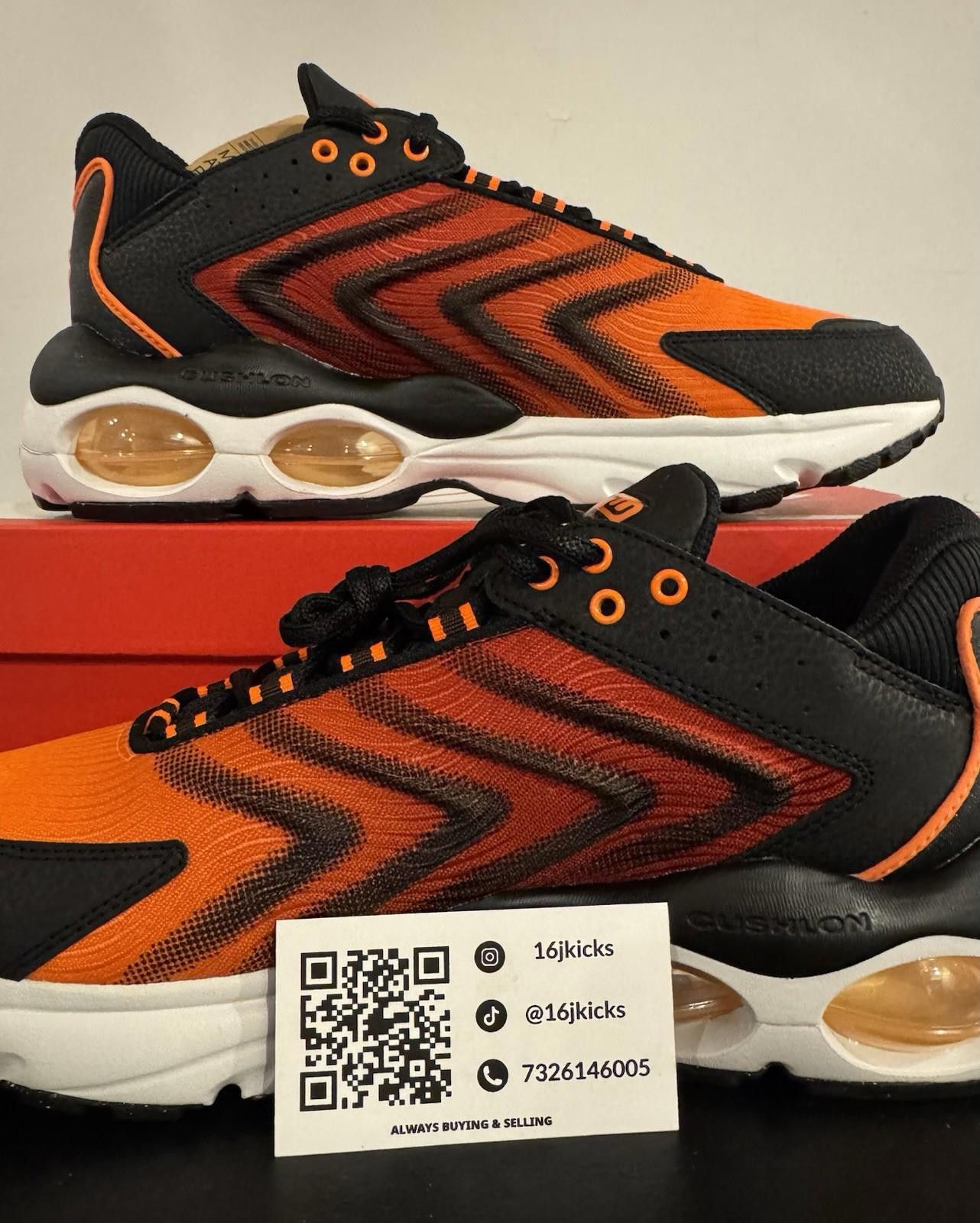 Nike Nike Air Max TW SE Orange Summit White Black Size 10.5 Size US 10.5 / EU 43-44 - 2 Thumbnail