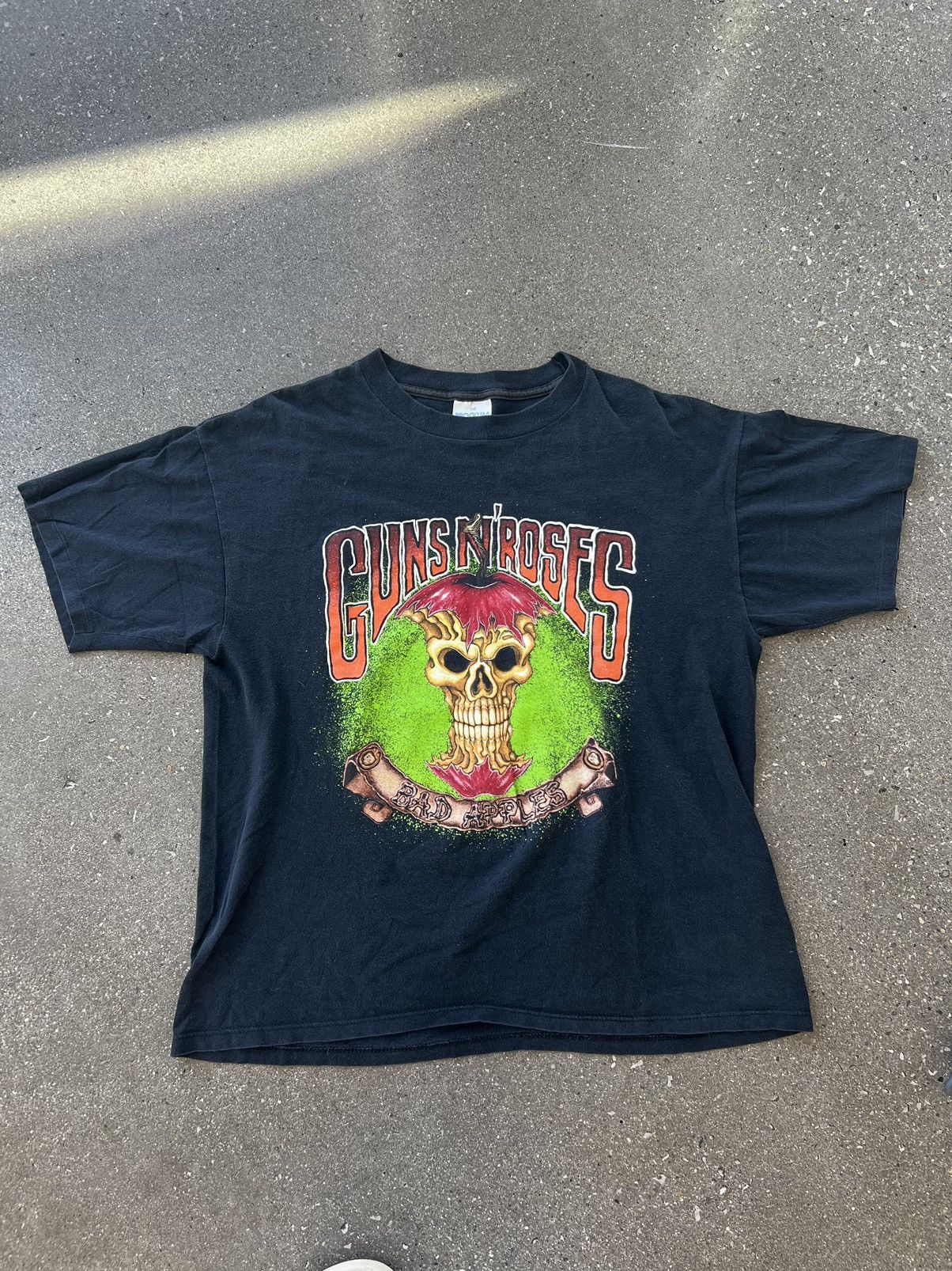 Band Tees Vintage Guns N Roses 1992 tour tee Size US XL / EU 56 / 4 - 1 Thumbnail