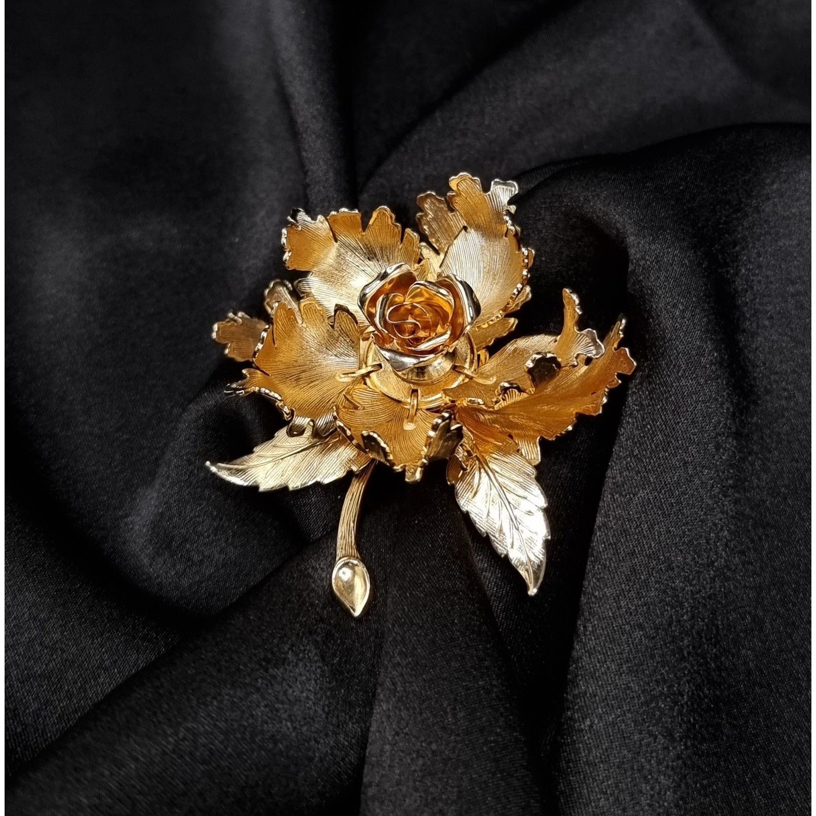 Vintage Rare Find Vintage Warner 1960's Gold-Tone Mechanical Rose Br Size ONE SIZE - 2 Thumbnail