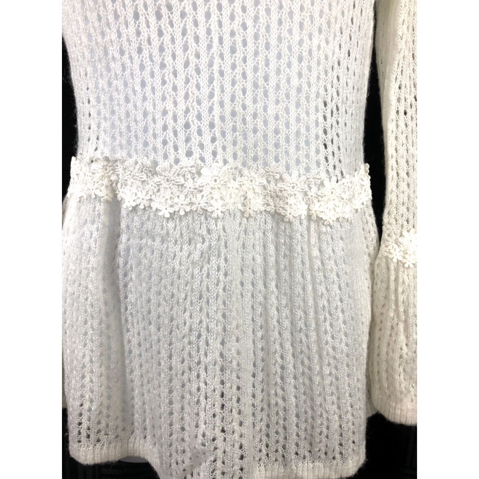 Lauren Conrad LC Crochet Top XS Ivory Flare LongSleeve Flower appliqué Fairy Romantic coquette Size XS / US 0-2 / IT 36-38 - 3 Thumbnail