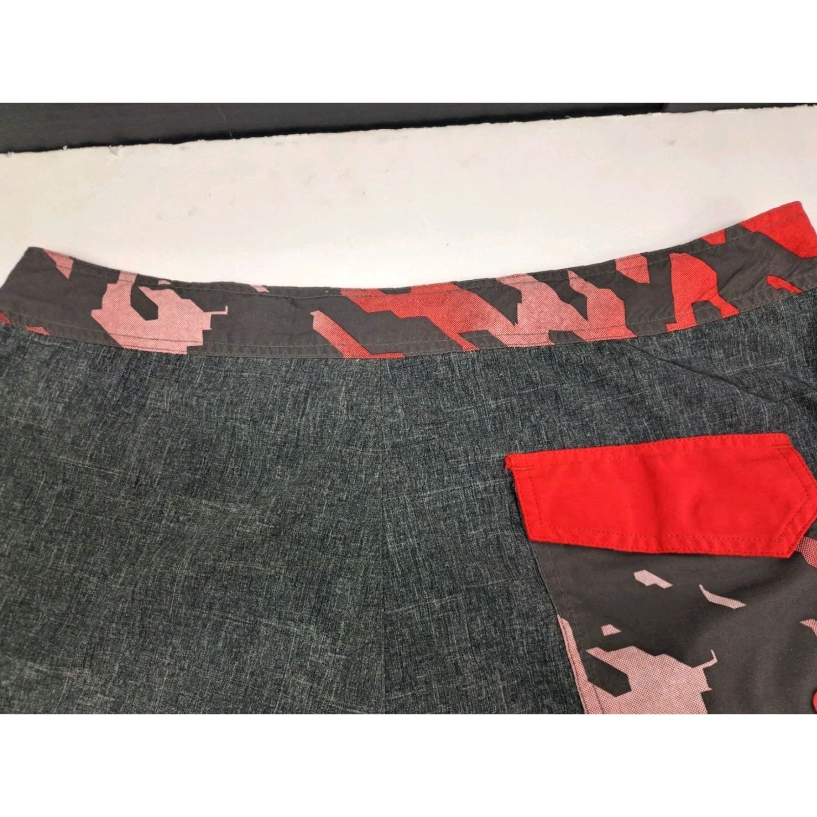 Oakley Oakley Mens Board Shorts Grey/Red Back Pocket 38 Regular 9" P/SP #7002 Mens Swim Bottoms Surfer Colorful 90s Size US 38 / EU 54 - 6 Thumbnail