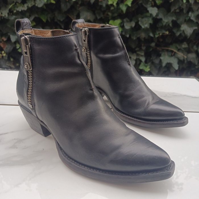 Frye sacha zip outlet shootie