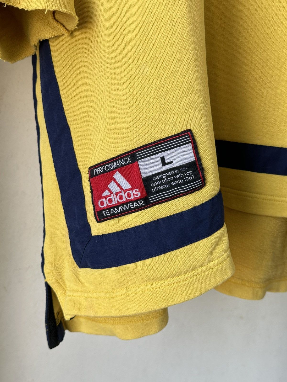 Vintage Vintage 90s Adidas Basketball Yellow Torn Oversized Hoodie Size US L / EU 52-54 / 3 - 9 Thumbnail