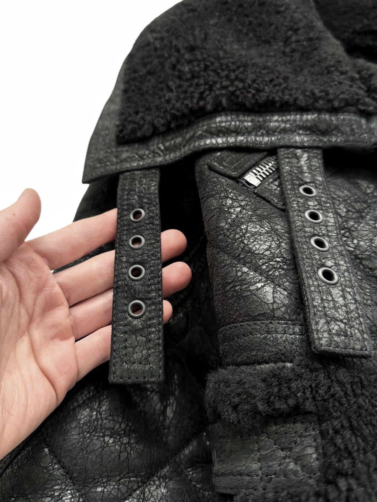 Burberry Prorsum 2010 Runway Cropped Iceland Shearling Cracked Leather Jacket Size S / US 4 / IT 40 - 9 Thumbnail