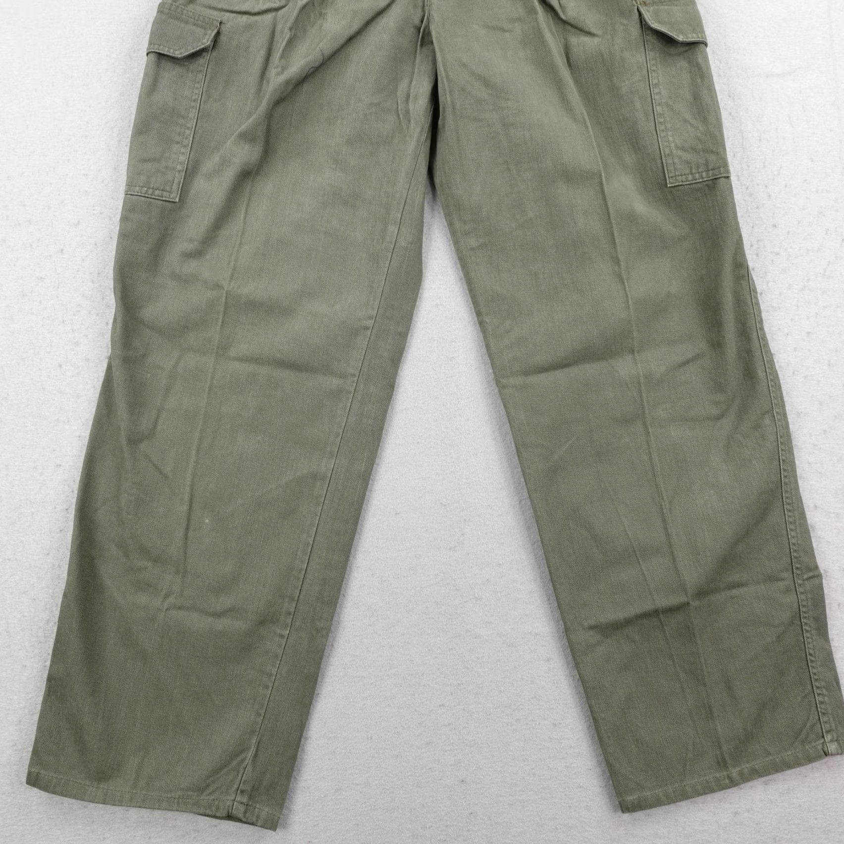 Vintage VINTAGE Woolrich Pants Mens 36x30 Cargo Canvas Green 90s Workwear Pleated Ready to Ship Mens Size US 36 / EU 52 - 3 Thumbnail