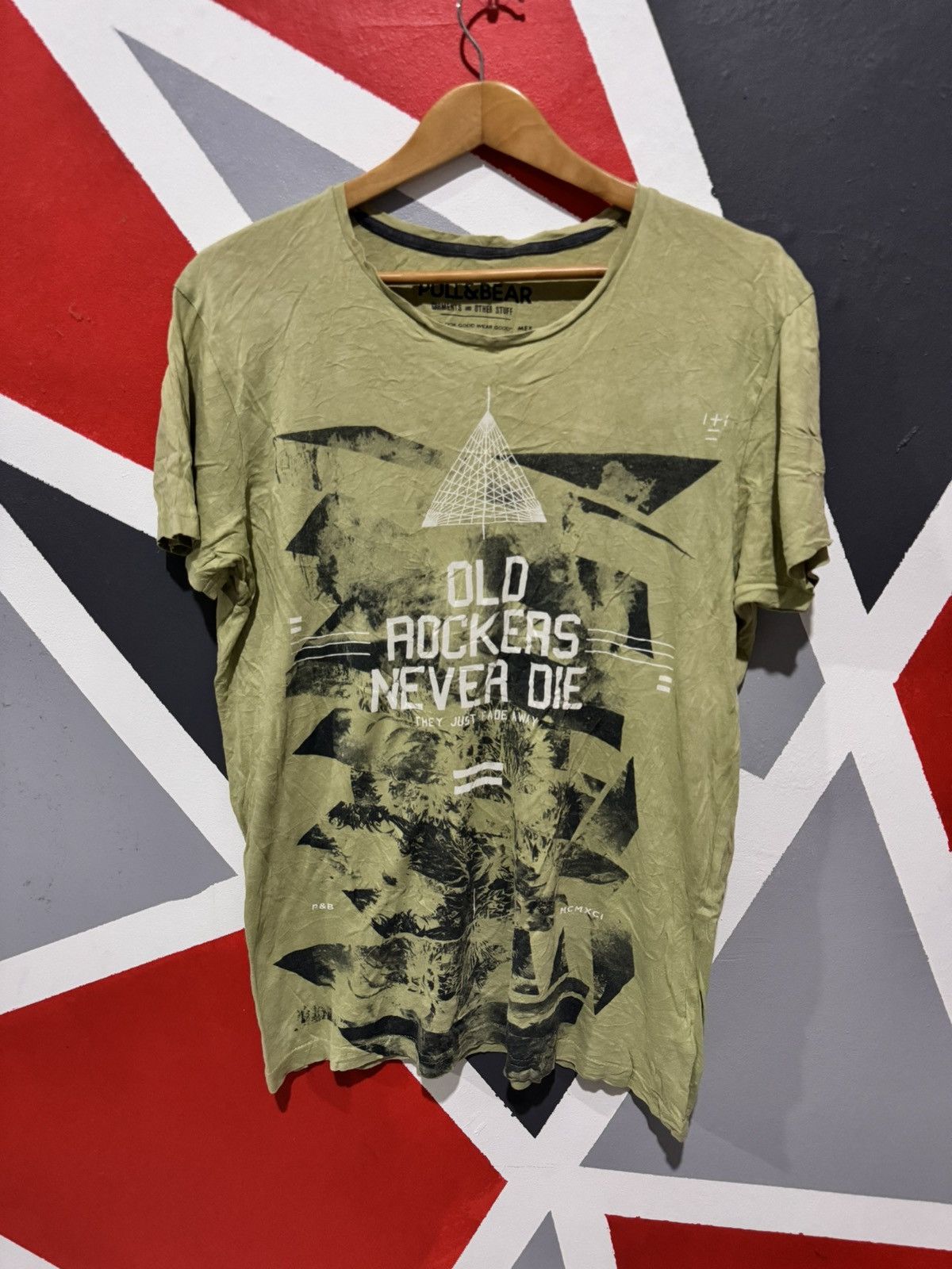Pull & Bear Pull & Bear - Old Rockers Never Die Size US L / EU 52-54 / 3 - 1 Thumbnail
