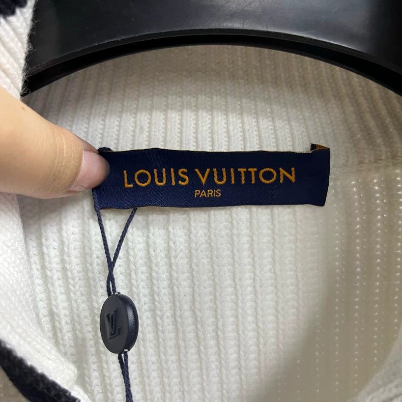 Louis Vuitton Louis Vuitton White Jacquard Logo Half Zip Turtleneck Pull Size US S / EU 44-46 / 1 - 4 Thumbnail