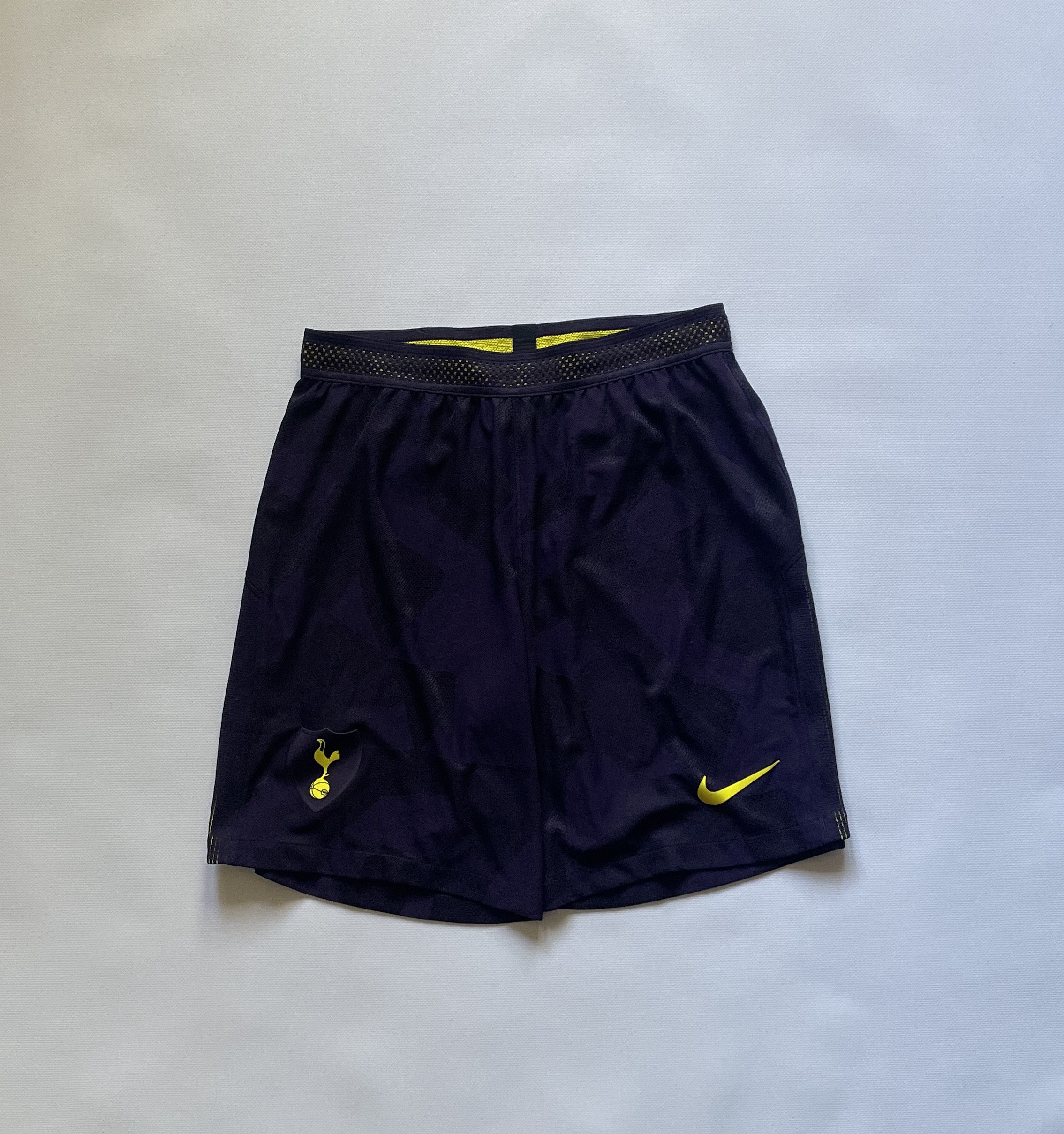 Nike AUTHENTIC Tottenham Shorts 2017 2018 Player Issue Soccer Size US 32 / EU 48 - 1 Thumbnail