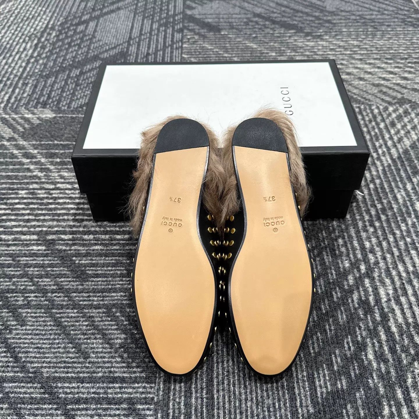 Gucci Gucci Studded Fur Slides 37.5 Size US 7 / IT 37 - 6 Thumbnail