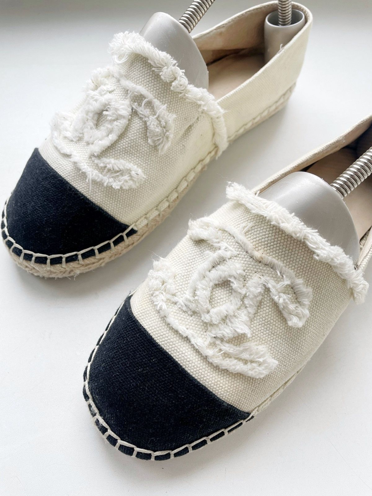 Chanel Chanel Big Logo Espadrilles White & Blue Made Spain Size 38 Size US 8 / IT 38 - 3 Thumbnail