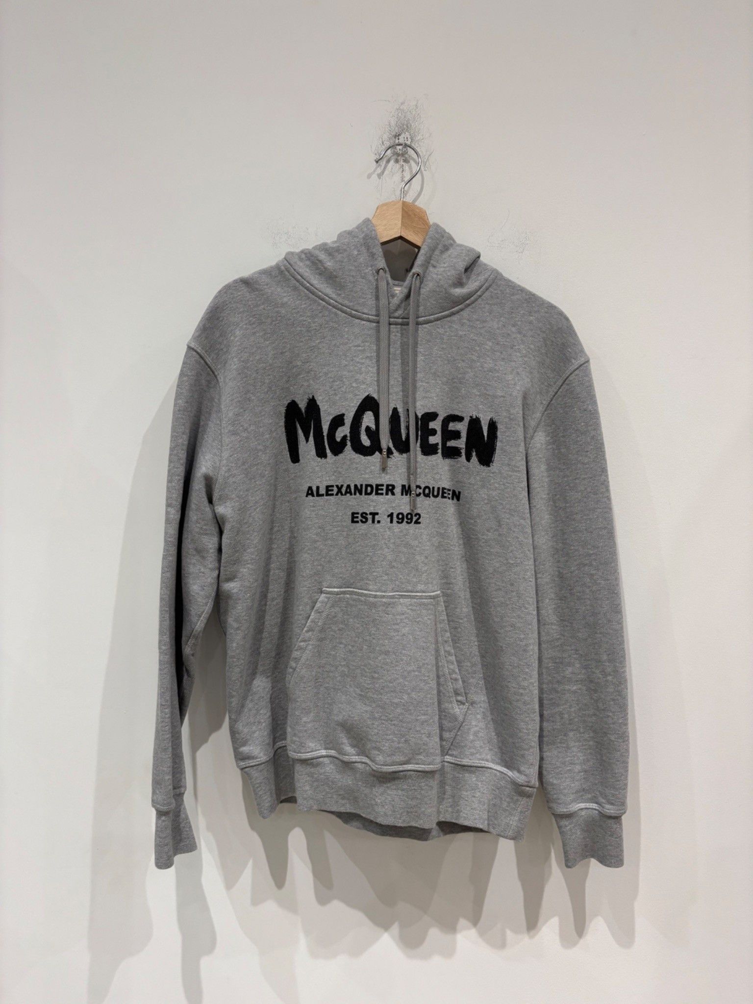 Alexander McQueen Alexander McQueen Graffiti Logo Hoodie Grey Size US M / EU 48-50 / 2 - 1 Thumbnail