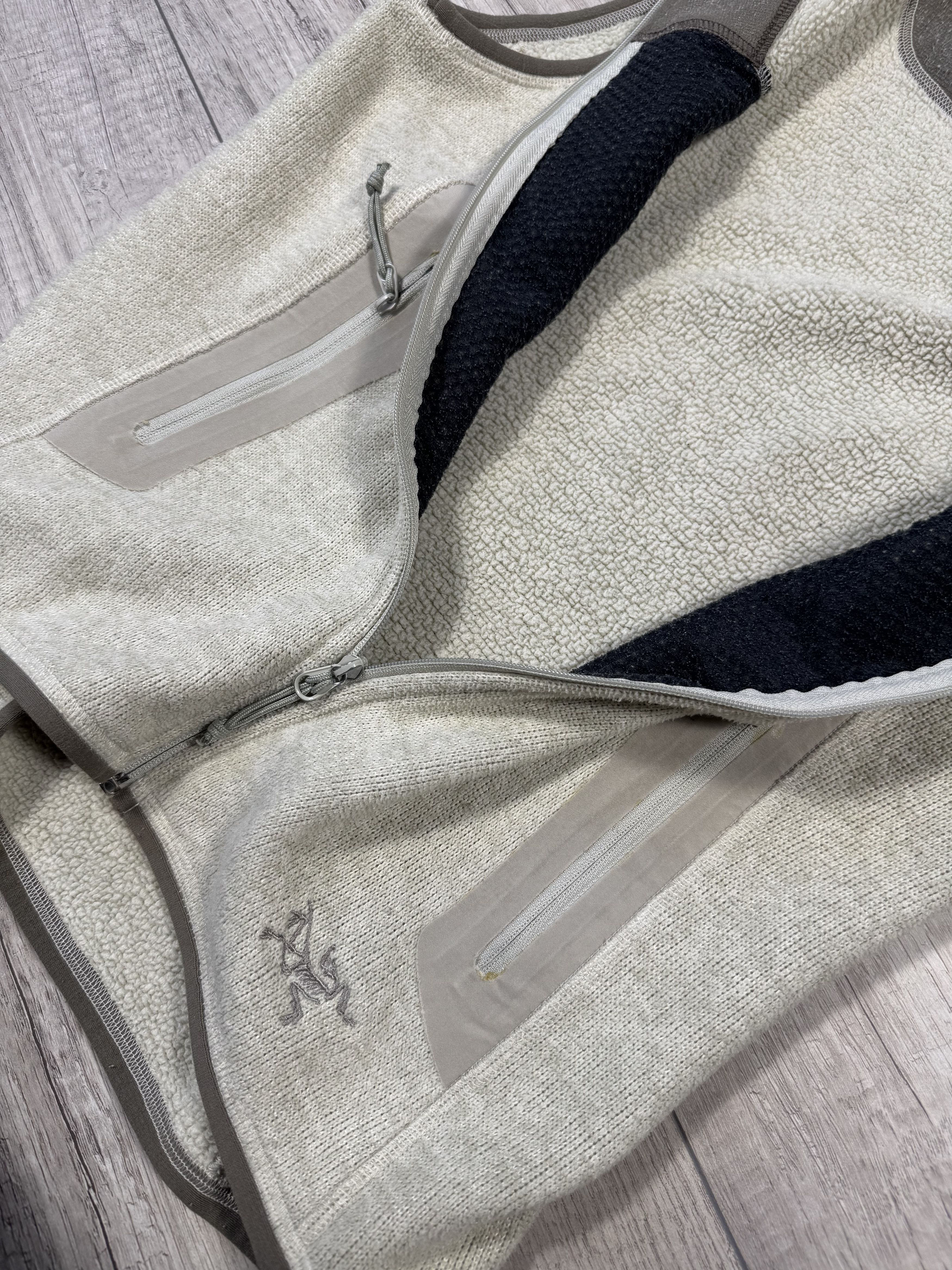 Arc'teryx Vintage Arcteryx Cream Fleece Full Zip Polartec Vest Size S / US 4 / IT 40 - 14 Thumbnail