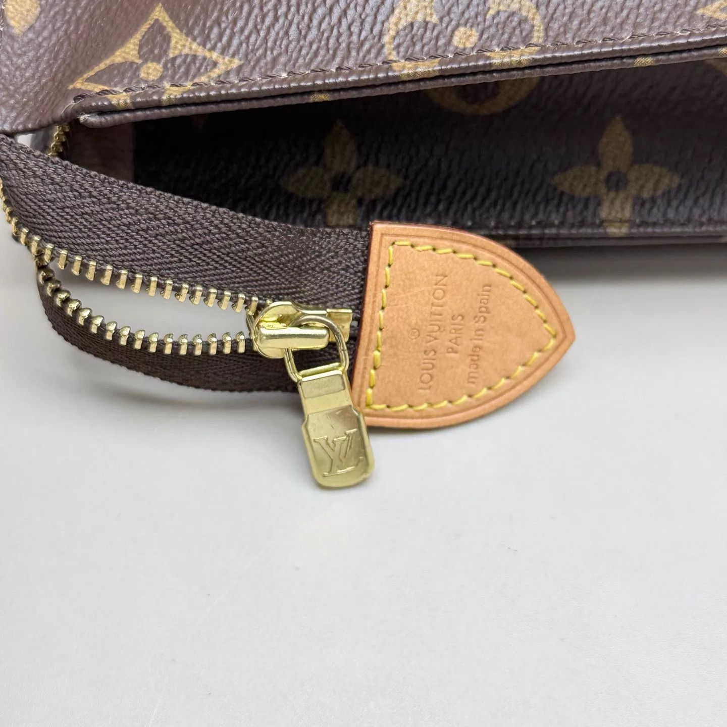 Louis Vuitton LV Monogram Toiletry Pouch 26 Brown Near Mint Size ONE SIZE - 4 Thumbnail