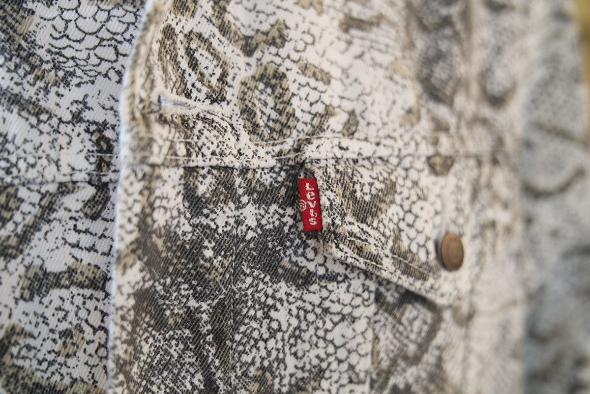 Levi's × Supreme BRAND NEW Supreme x Levi’s Snake Print Denim Jacket Size XL Size US XL / EU 56 / 4 - 2 Thumbnail