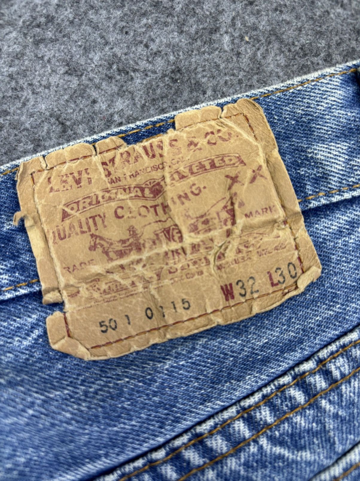 Levi's Vintage 80s Levis 501 Original Cut Medium Wash Denim F798 Size US 31 - 8 Thumbnail