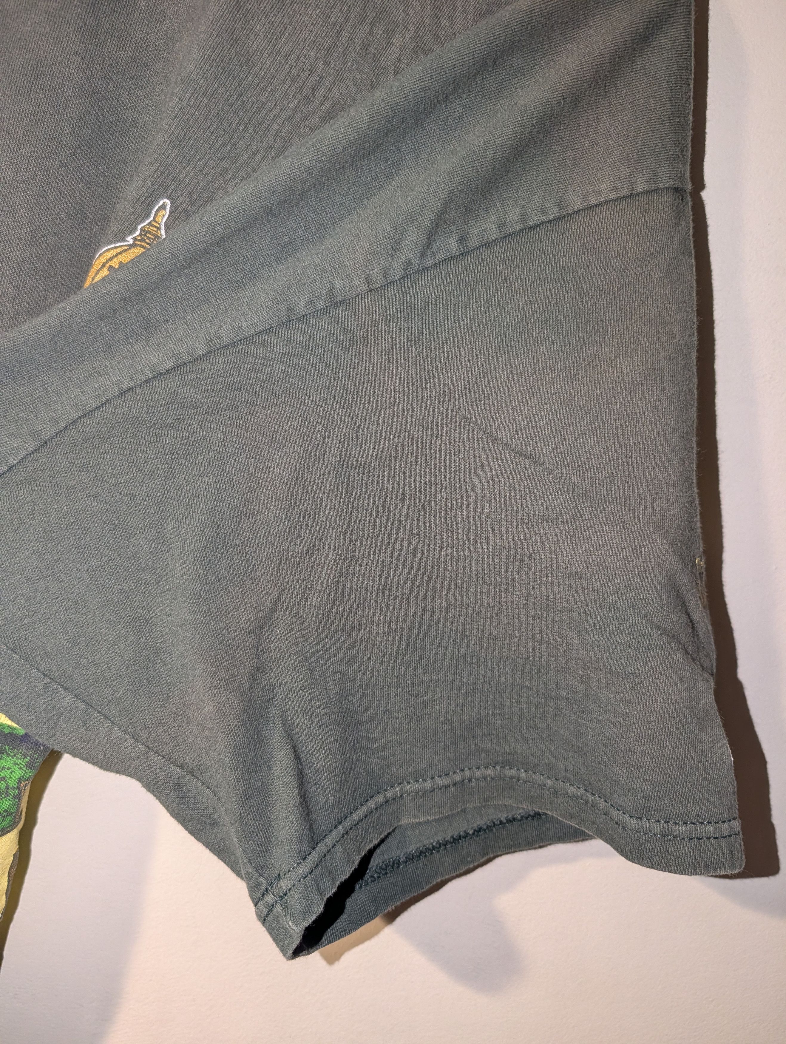 NCAA Vintage Notre Dame Football Shirt Sun Faded Thrashed Tee Size US XL / EU 56 / 4 - 13 Thumbnail