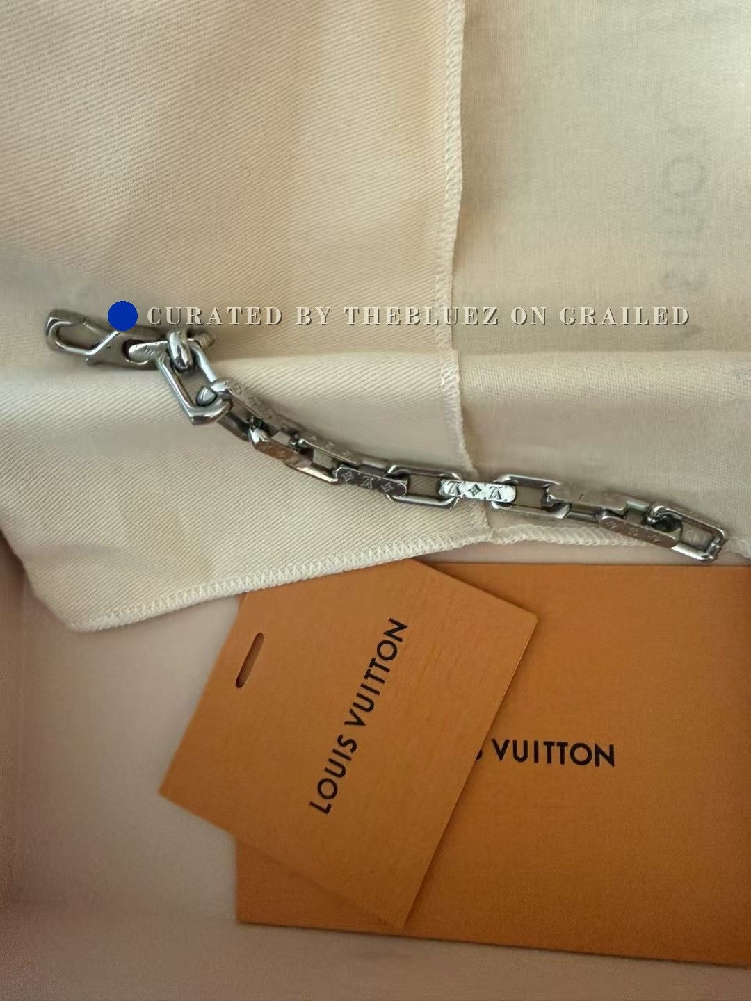 Louis Vuitton Louis Vuitton LV Silver Bracelet Size ONE SIZE - 1 Thumbnail